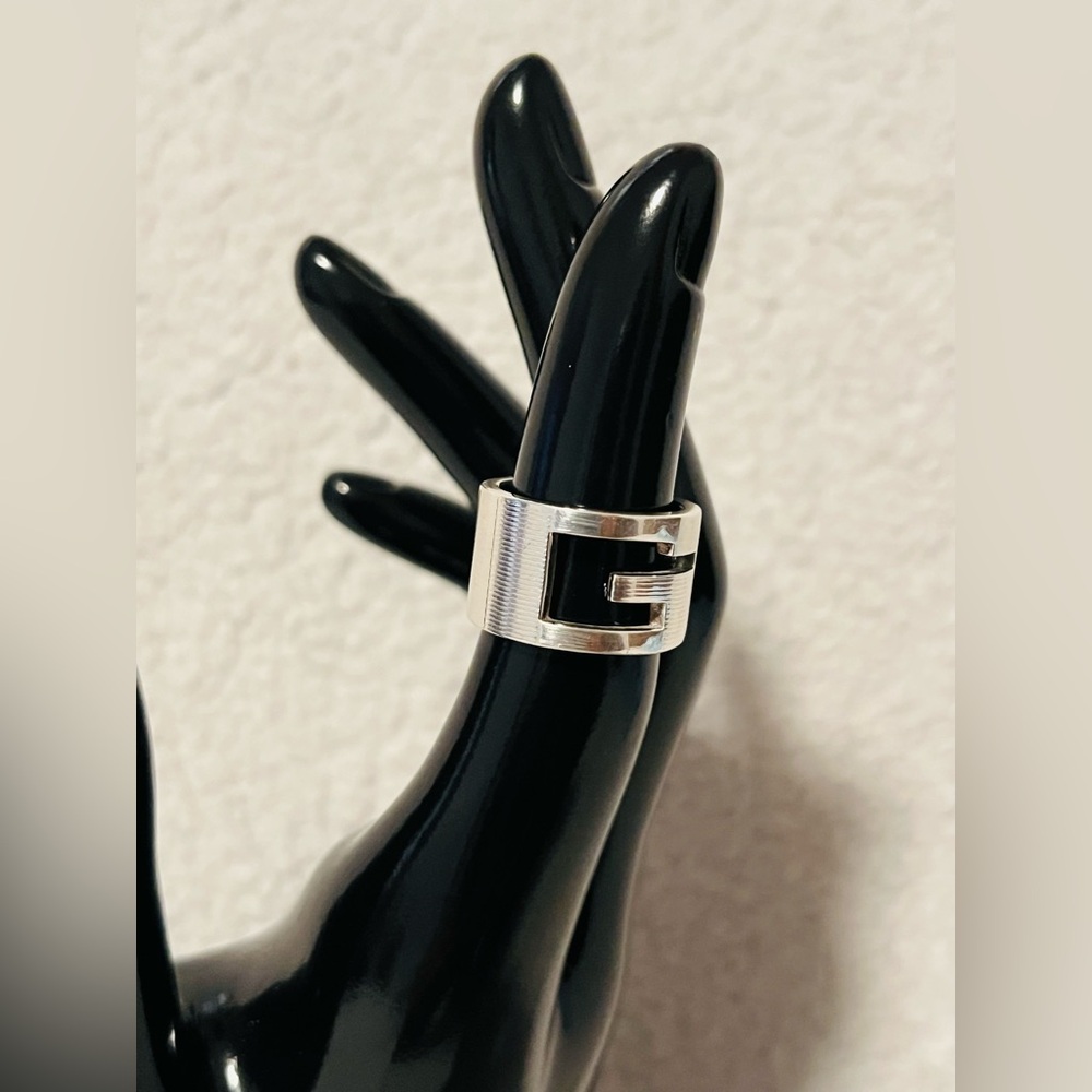 Gucci Cutout G Thick Band Silver Ring - Picture 5 of 11